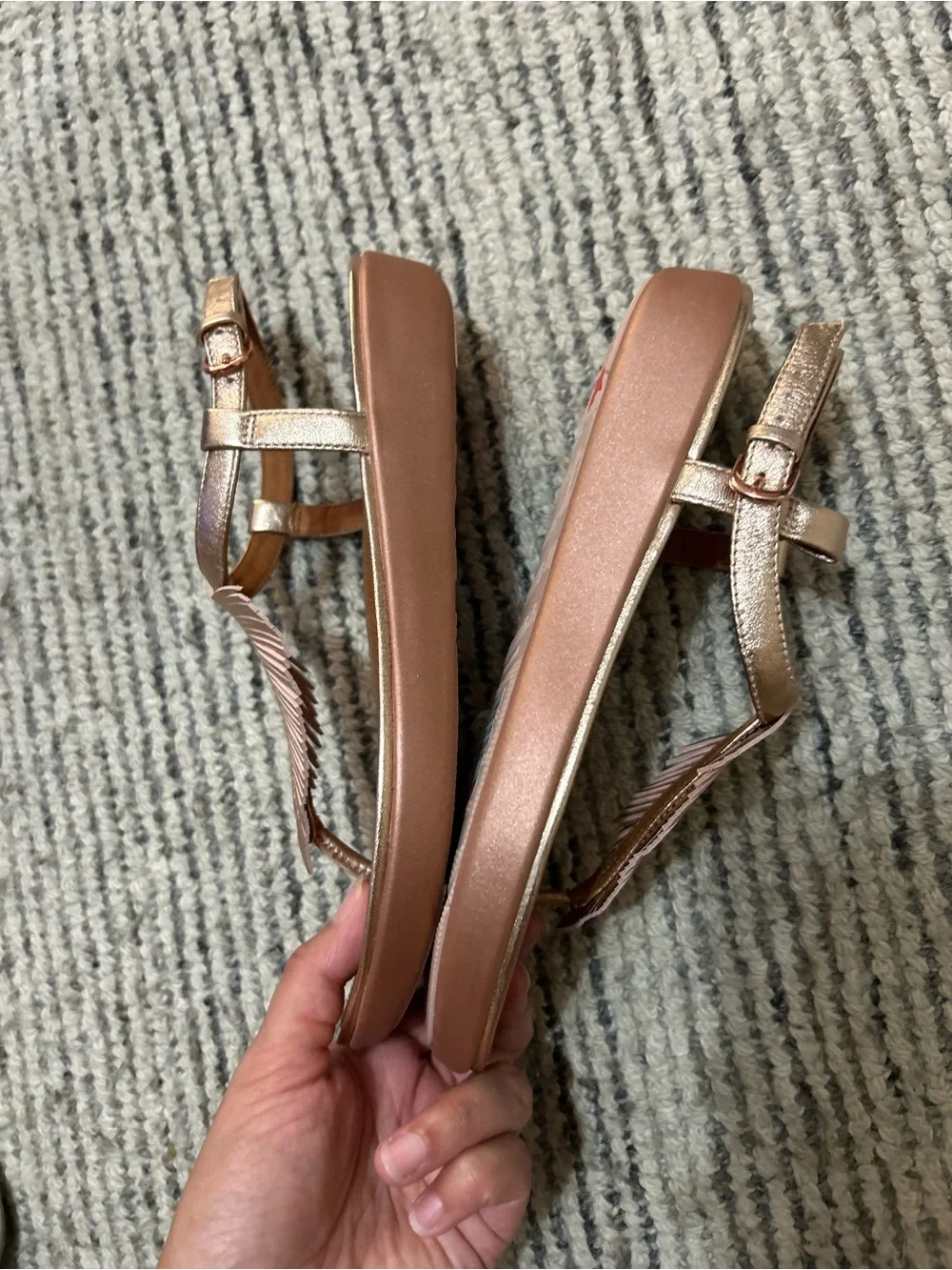 Fitflop Tia Feather Women’s Metallic Leaf Thong Sandals Rose Gold Size 7
